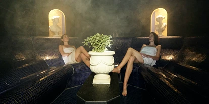 Wellnessurlaub - Preisniveau: gehoben - Boltigen - zwei Frauen im Hamam - Belvédère Strandhotel