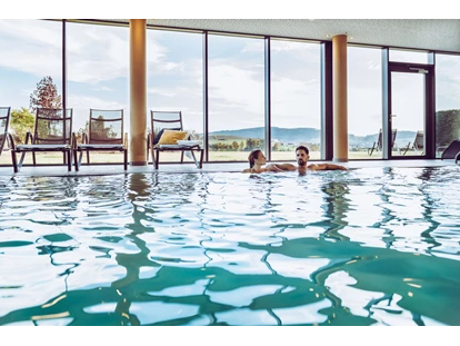 Wellnessurlaub - Day SPA - Knotzberg (Neukirchen am Walde, Natternbach) - Panorama-Hallenbad  - Landrefugium Obermüller | 360 ° Glück | 4,5 Sterne