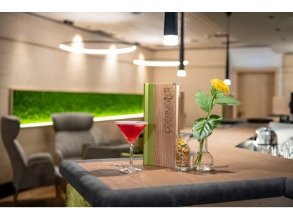 Wellnessurlaub - Day SPA - Knotzberg (Neukirchen am Walde, Natternbach) - Hotelbar "5 Elements" - 7 Tage ab 17 Uhr geöffnet - Landrefugium Obermüller | 360 ° Glück | 4,5 Sterne