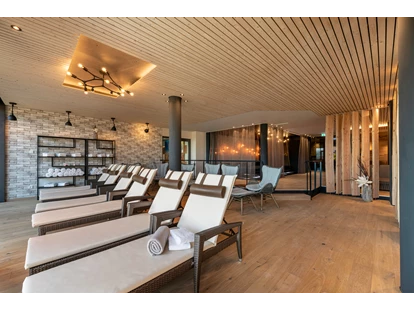 Wellnessurlaub - Day SPA - Knotzberg (Neukirchen am Walde, Natternbach) - Ruheraum mit Liegen - Landrefugium Obermüller | 360 ° Glück | 4,5 Sterne
