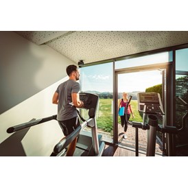 Wellnesshotel: Fit und aktiv bleiben - Kleiner Fitnessraum 7-22 Uhr geöffnet - Landrefugium Obermüller | SPA & Naturresort | 360 ° Glück | 4,5 Sterne