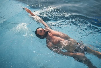 Wellnesshotel: Schwimmen im Outdoorpool - Hotel Eibl-Brunner  