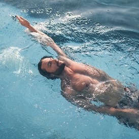 Wellnesshotel: Schwimmen im Outdoorpool - Hotel Eibl-Brunner  