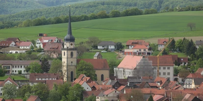 Wellnessurlaub - Whirlpool - Bad Kissingen - Ausblick auf Fladungen - Wellness-Wohlfühlhotel Sonnentau