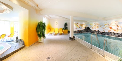 Wellnessurlaub - Whirlpool - Bad Kissingen - Schwimmbad, Whirlpool, Saunen, Salzstollen und mehr - Wellness-Wohlfühlhotel Sonnentau