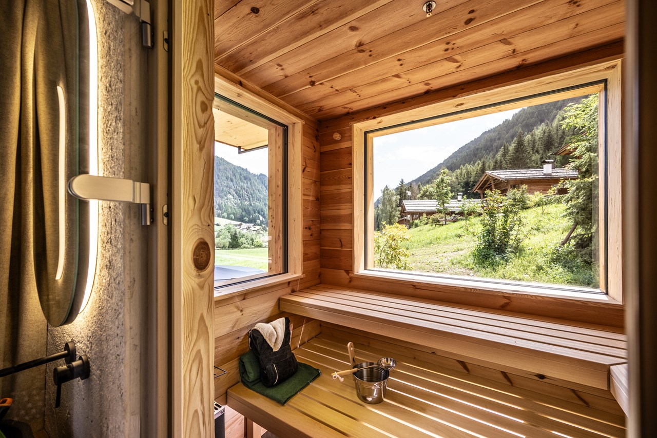 Chalets Valsegg Saunen und Bäder im Detail Finnische Sauna und Hot Tub
