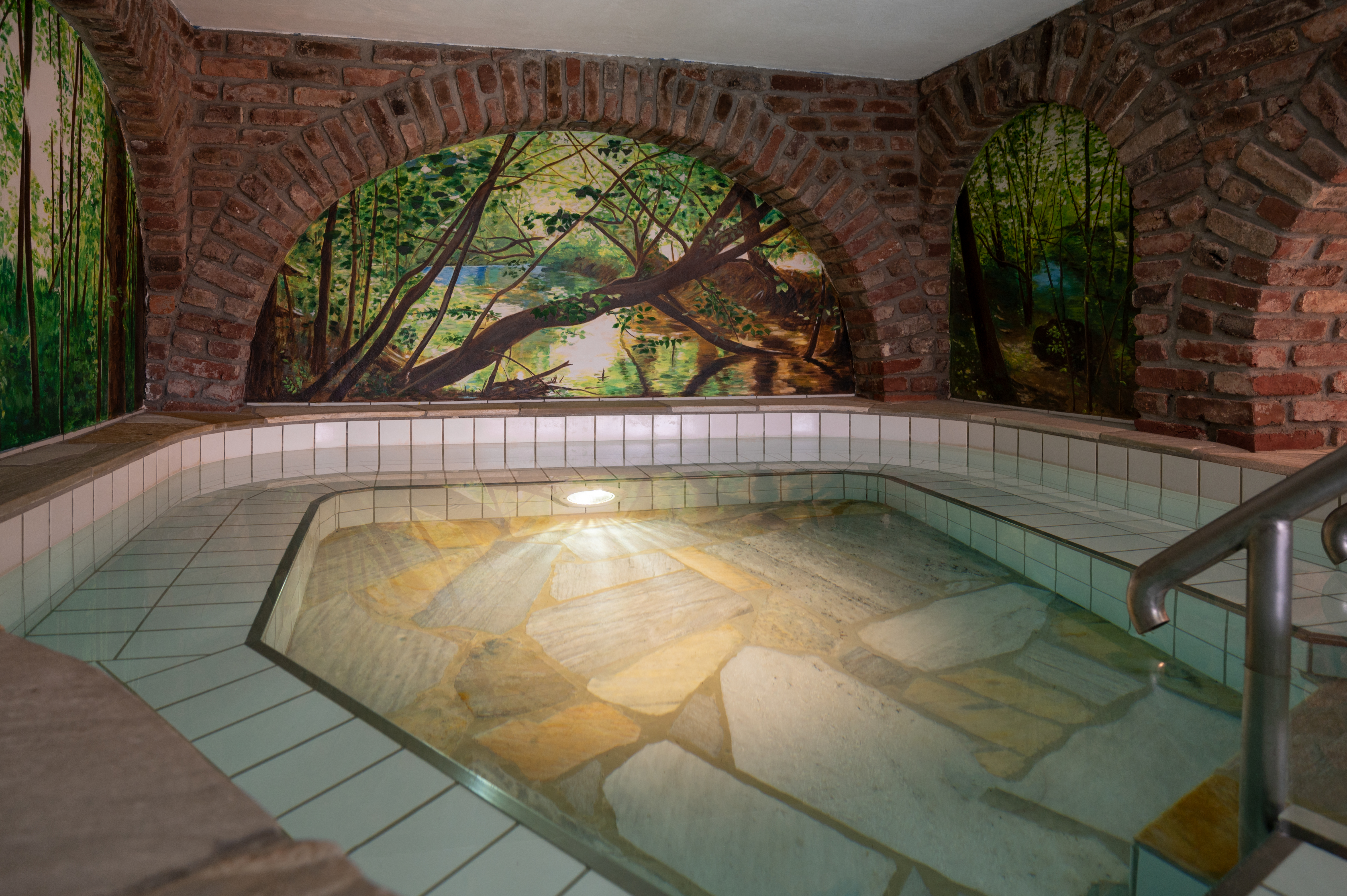 Bio-Hotel Land Gut Höhne Saunen und Bäder im Detail WARMWASSER-ENTSPANNUNGSBECKEN