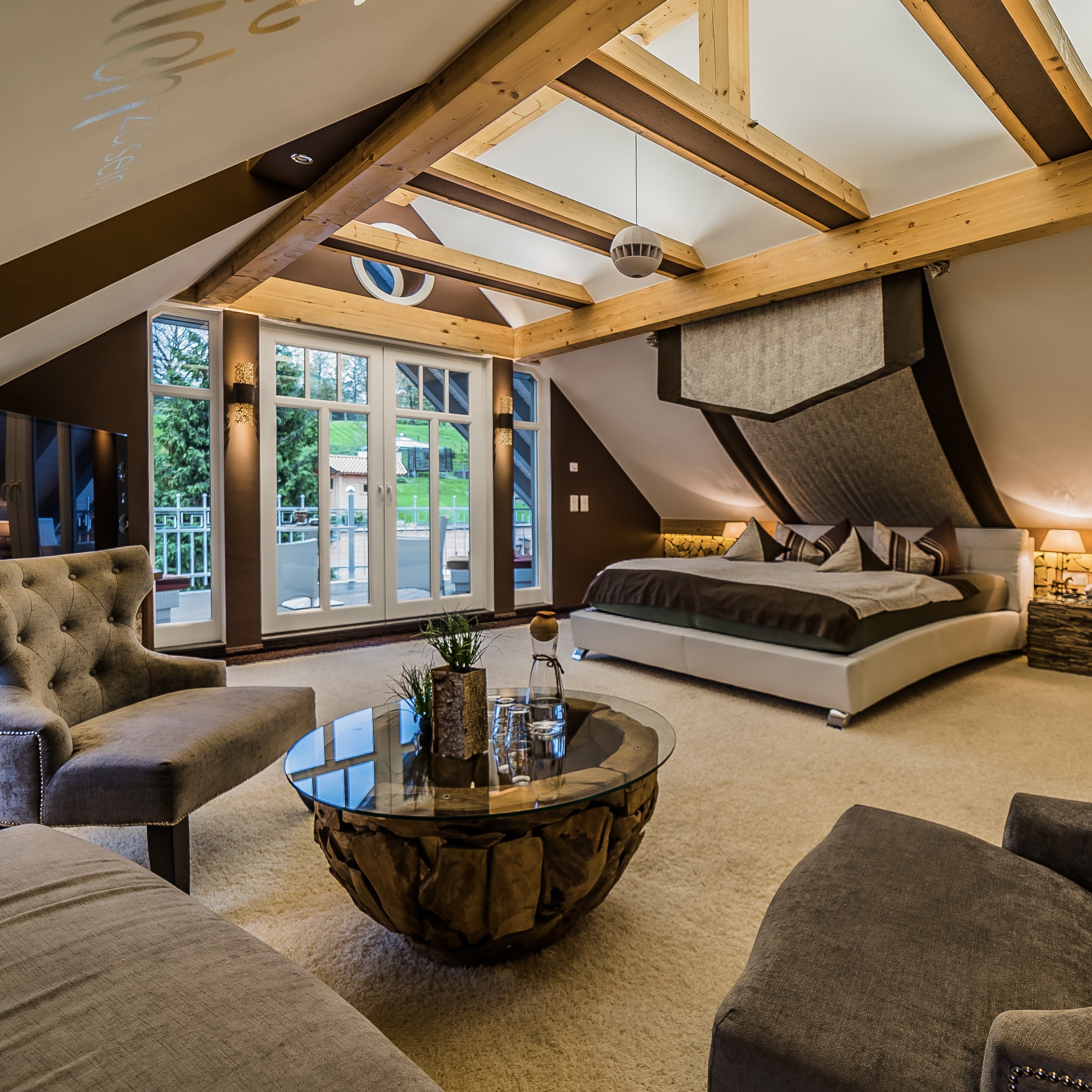 Wellnesshotel: Wellness-Suite mit Whirlpool in der SPA VILLA, Zimmername: Hochzeitstraum, ideal für Paare, Flitterwochen, zur Hochzeit, Hochzeitsreise - SPA VILLA Hotel, Private Spa & Day Spa