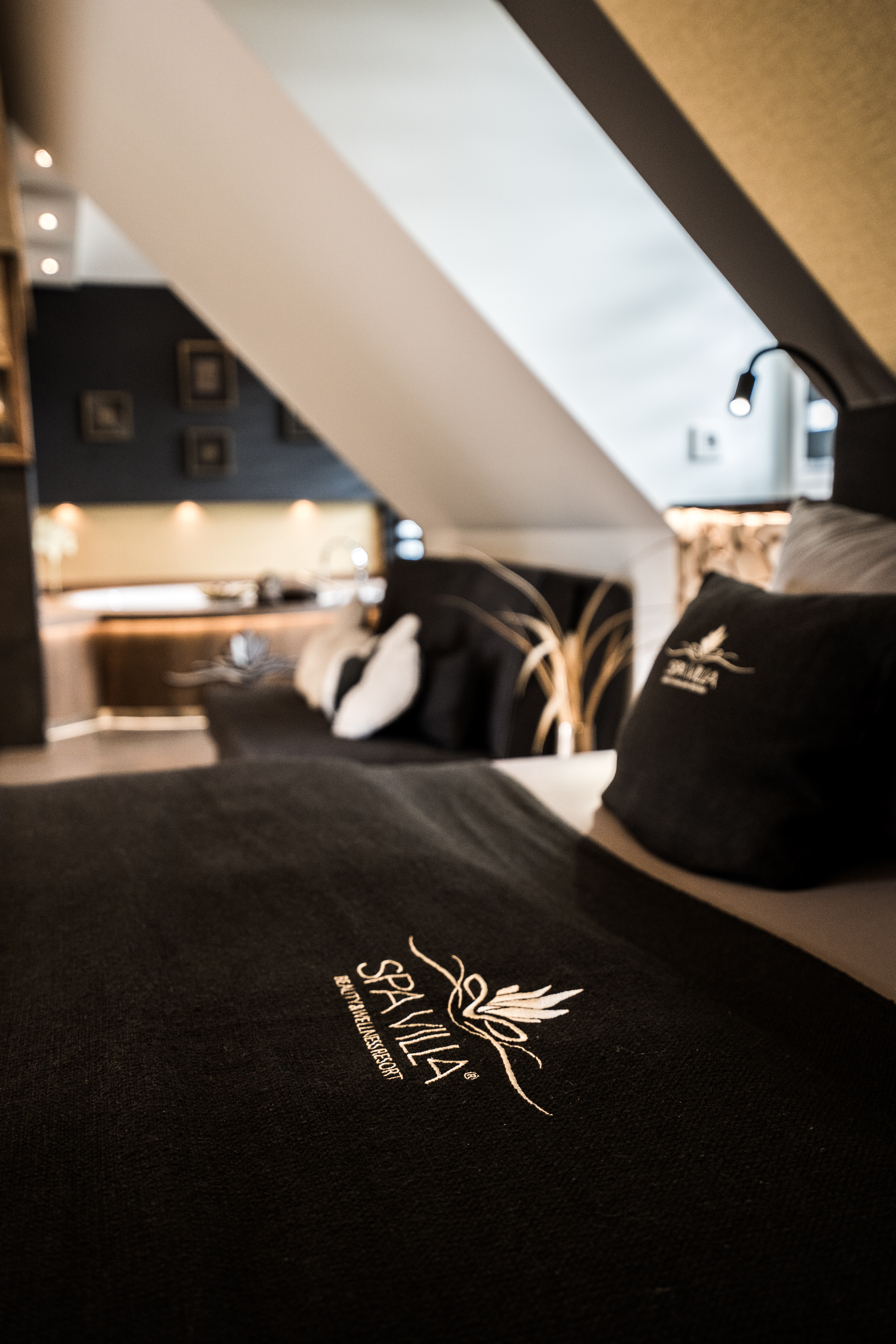 Wellnesshotel: Hotelzimmer mit Whirlpool, Sauna, Farblicht, Erlebnisdusche und Wellness-Highlights in der SPA VILLA - SPA VILLA Hotel, Private Spa & Day Spa