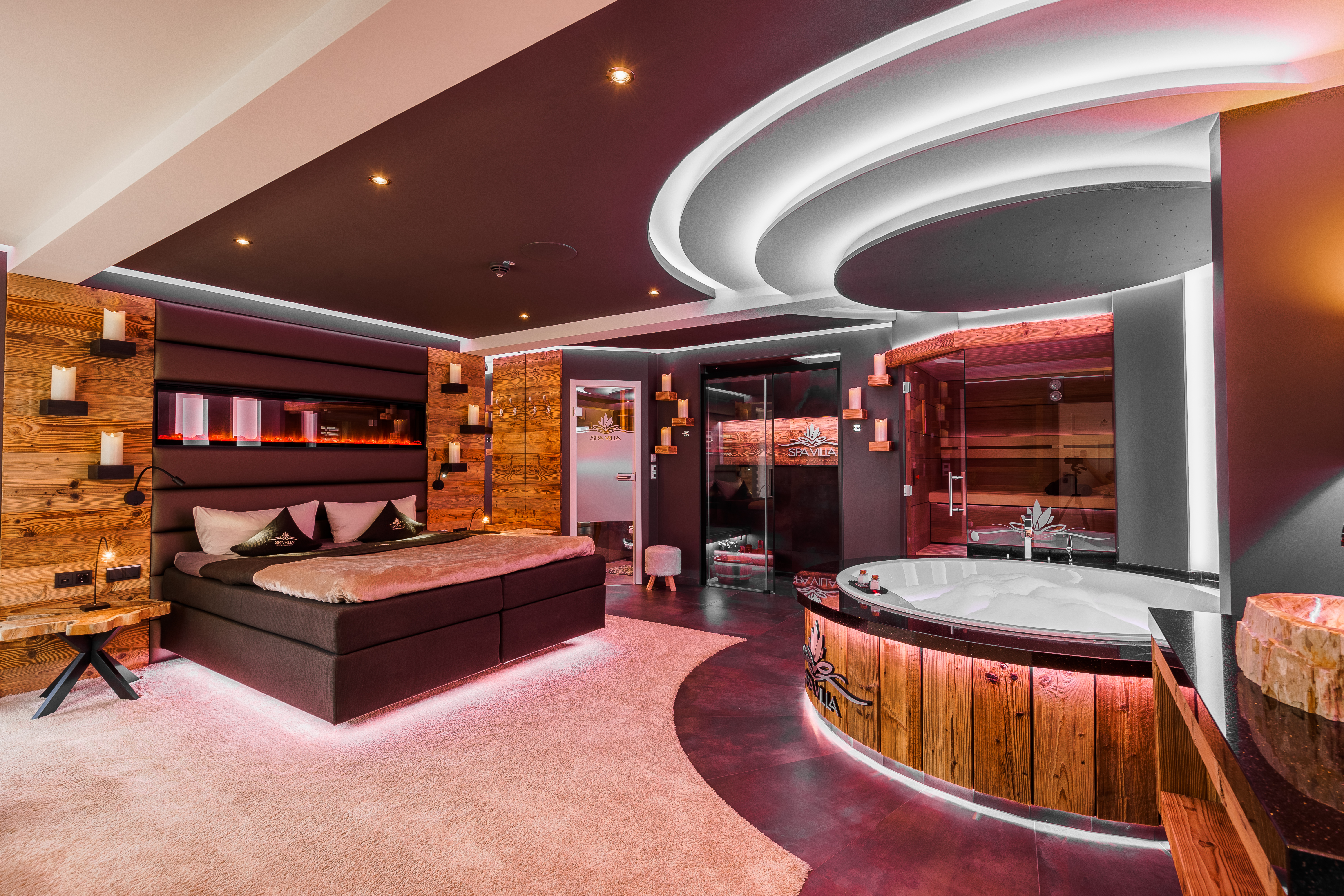 Wellnesshotel: Luxus-Spa-Suite Royal, Hotelzimmer mit Erlebnisdusche, Whirlpool, Sauna, PrivateSpa, Klimaanlage, Farblicht, SmartTV - SPA VILLA Hotel, Private Spa & Day Spa