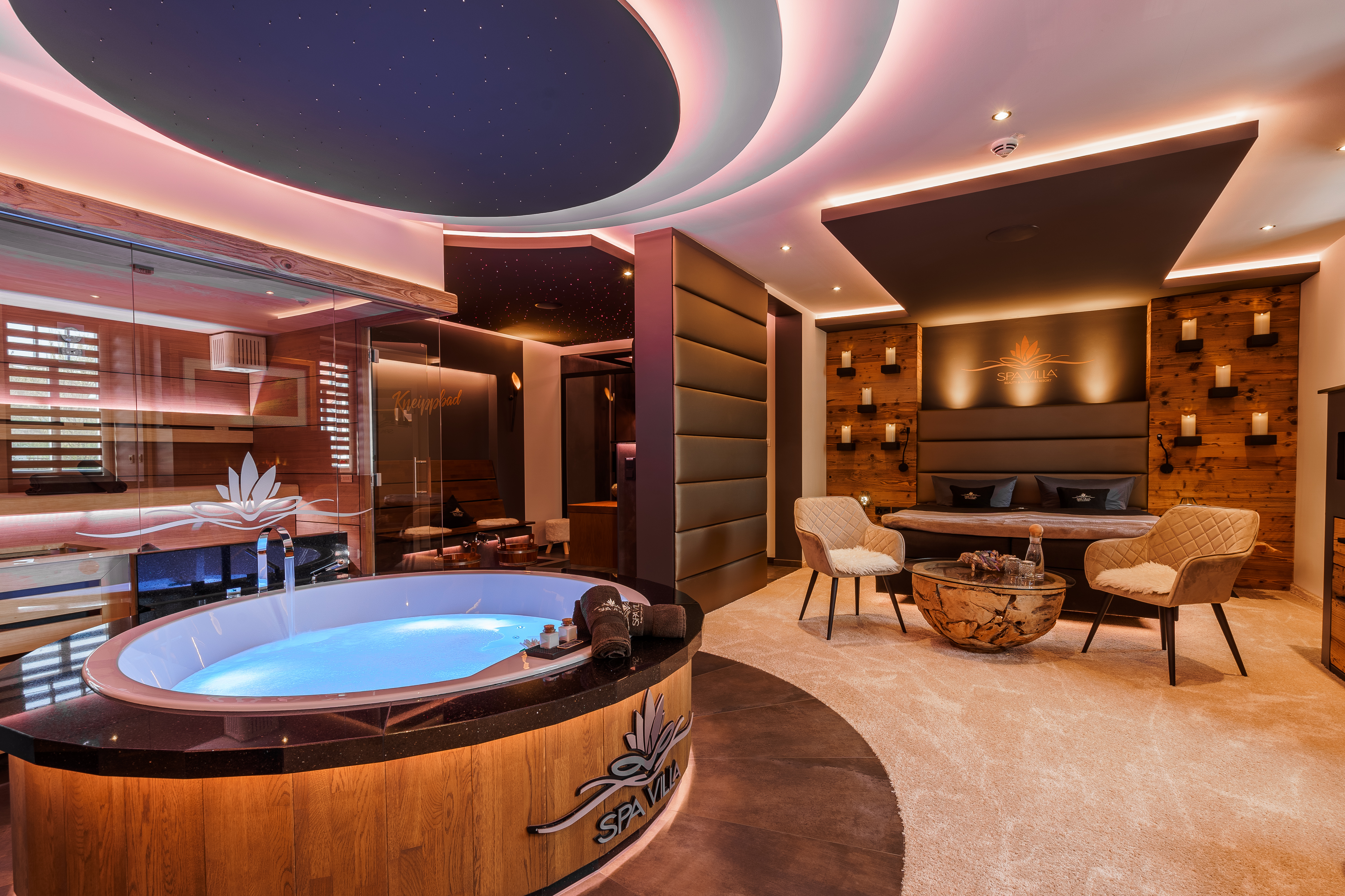 Wellnessurlaub - Parkplatz: kostenlos beim Hotel - Luxus-Suite Deluxe mit privatem Whirlpool und Sauna auf dem Hotelzimmer, Kaminfeuer, Klimaanlage, SmartTV, Fußbad, Erlebnisdusche, Musikanlage, Wellness für Paare, Freunde, Kurztrip, Kurzurlaub - SPA VILLA Hotel, Private Spa & Day Spa
