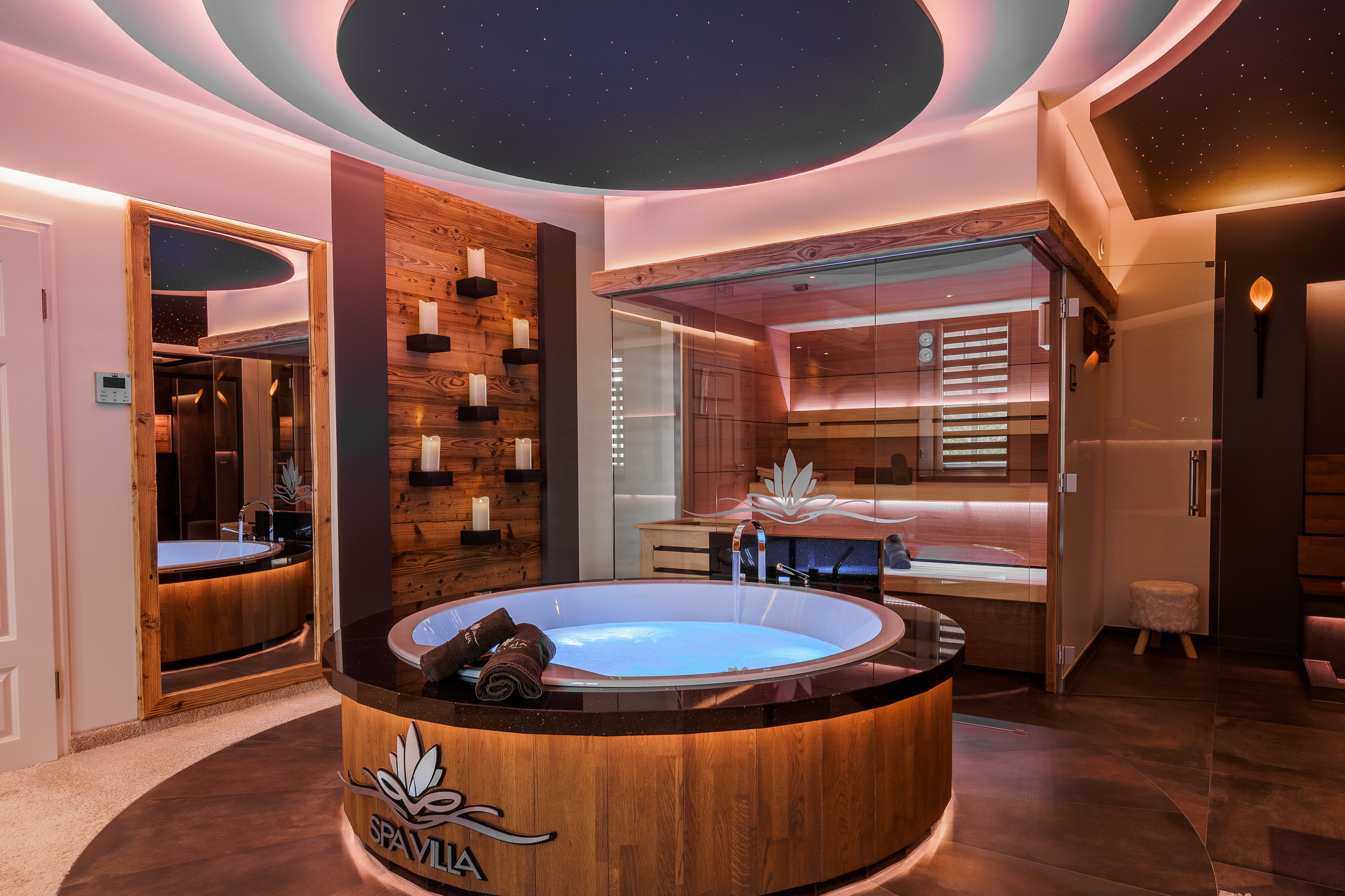 Wellnesshotel: Wellness im Hotel-Zimmer mit Whirlpool und Sauna zur privaten Nutzung ohne andere Gäste, privater Kurzurlaub, Flitterwochen, Hochzeitsreise in Deutschland - SPA VILLA Hotel, Private Spa & Day Spa