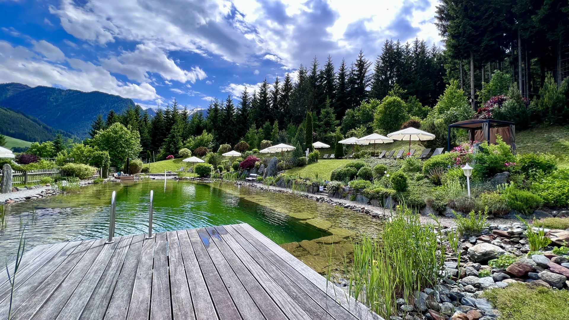 Wellnessurlaub - Weissach (Kufstein) - Badesteg am Naturbadeteich - Hotel Hubertus