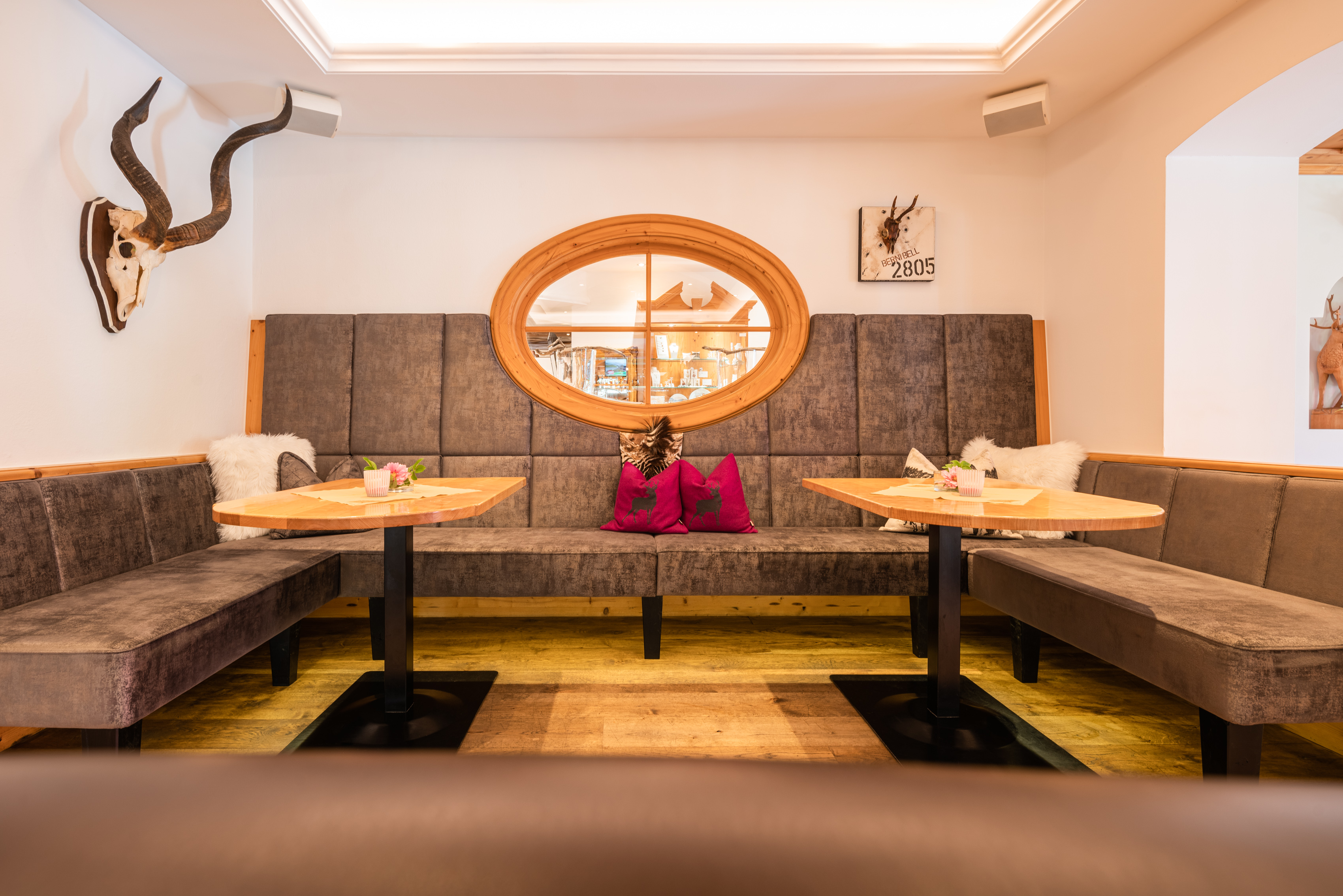 Wellnesshotel: Hotelbar mit Sitzgelegenheiten - Hotel Hubertus