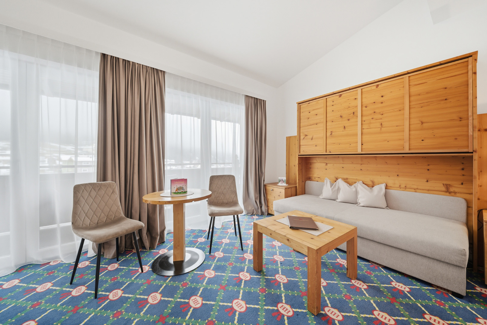 Wellnesshotel: Sitzlandschaft im Ferienzimmer - Hotel Hubertus