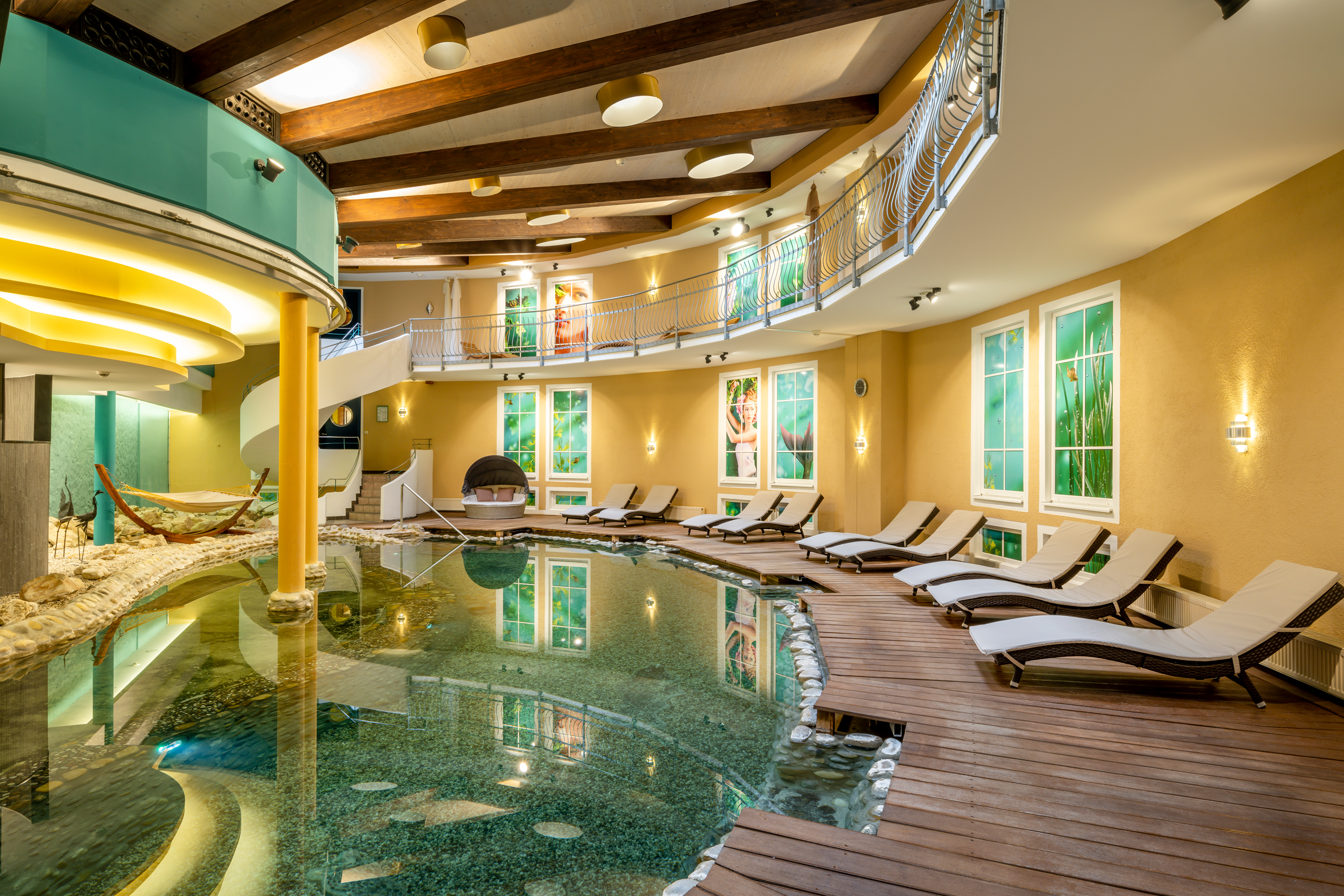 Hotel am Haslinger Hof Saunen und Bäder im Detail Indoor-Schwimmteich