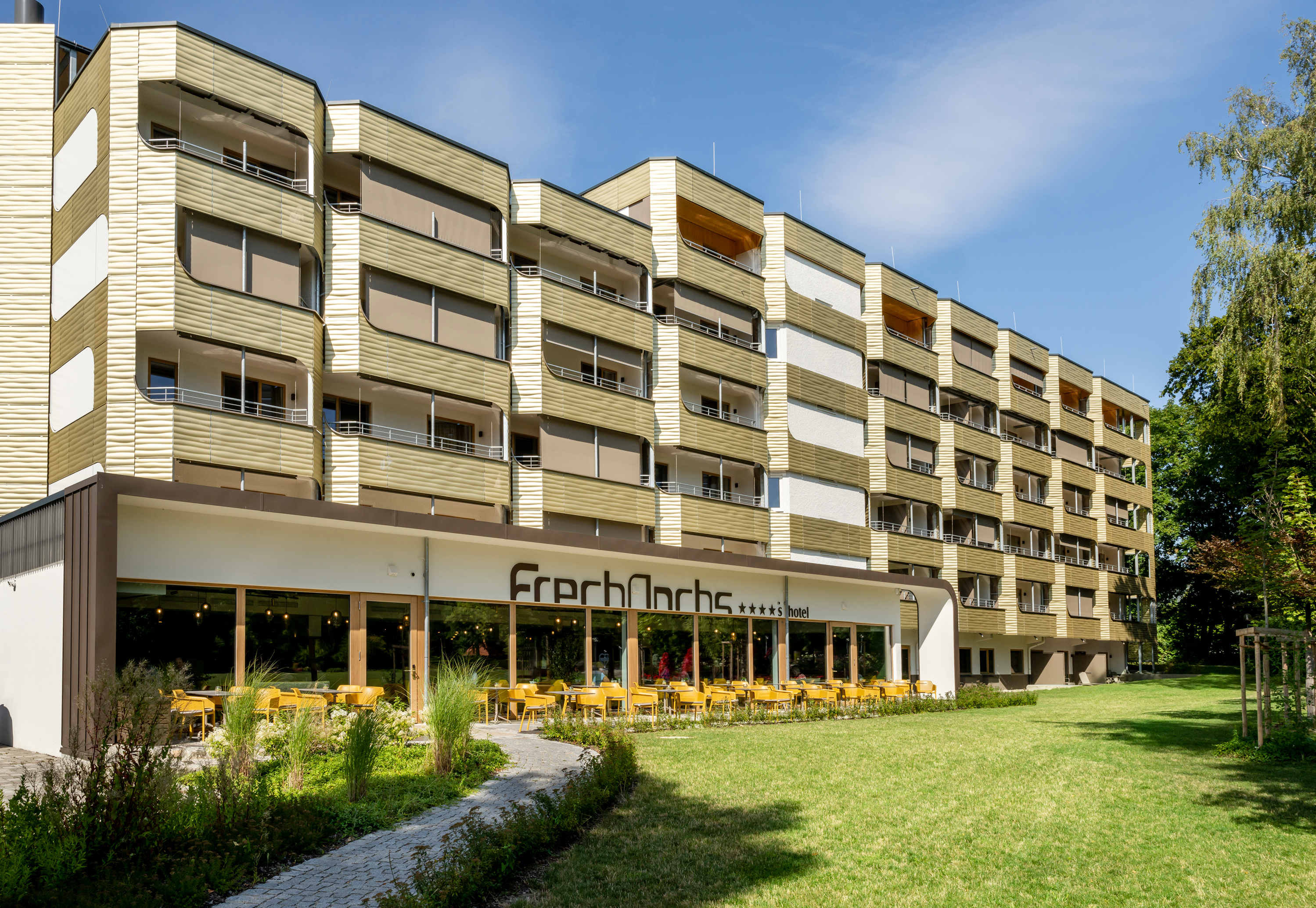 Wellnessurlaub - Röhrnbach - Ansicht Hotel von außen - Hotel Frechdachs