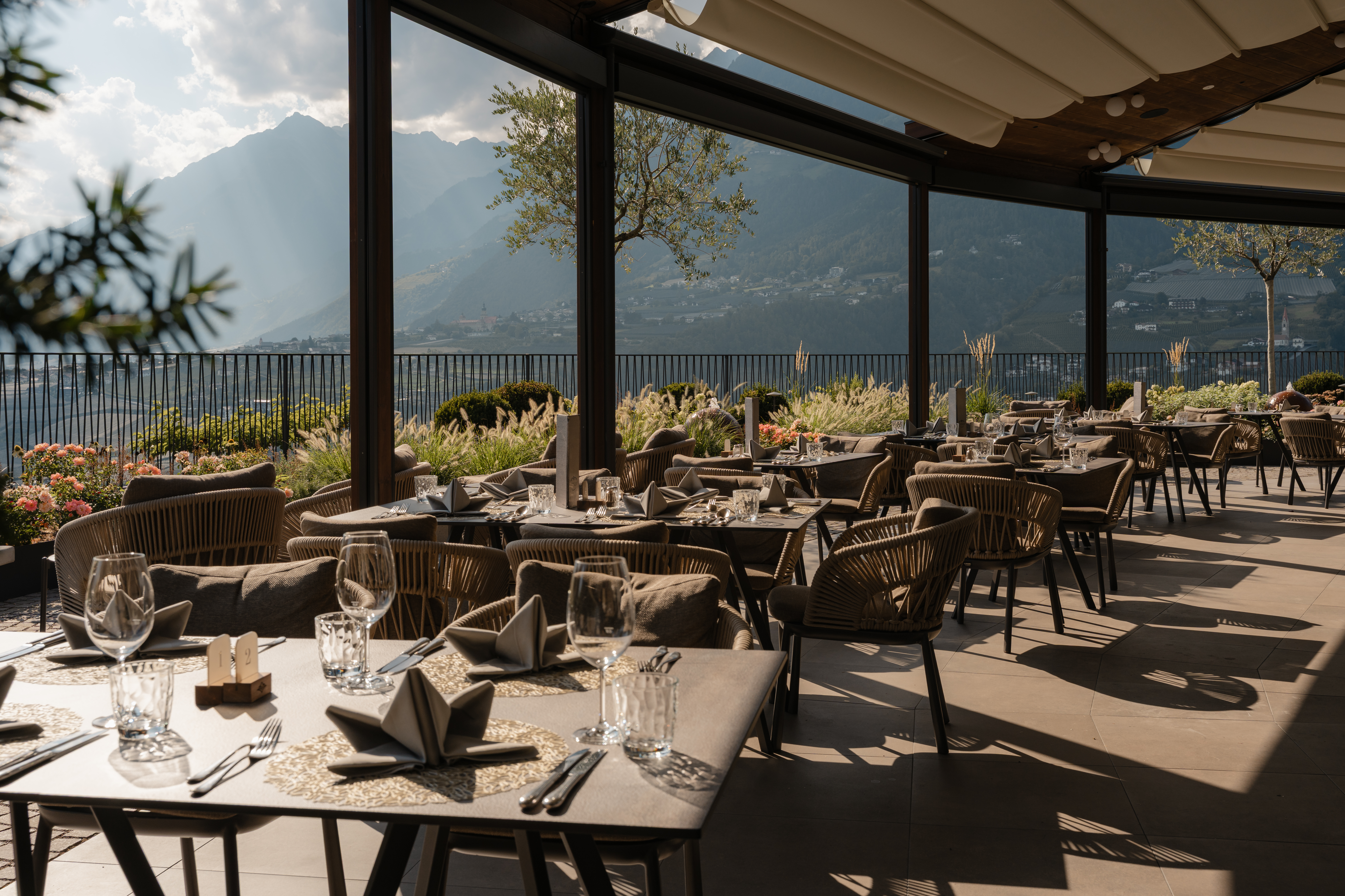 Wellnesshotel: Panoramaterrasse - Hotel Schlosswirt - Kulinarik | Restaurant
