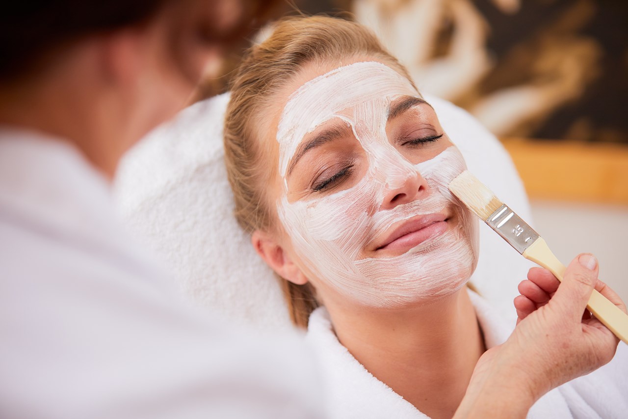 Hanusel Hof Behandlungen im Detail Schönheit für Sie - Gesichtsbehandlung „Classic+“