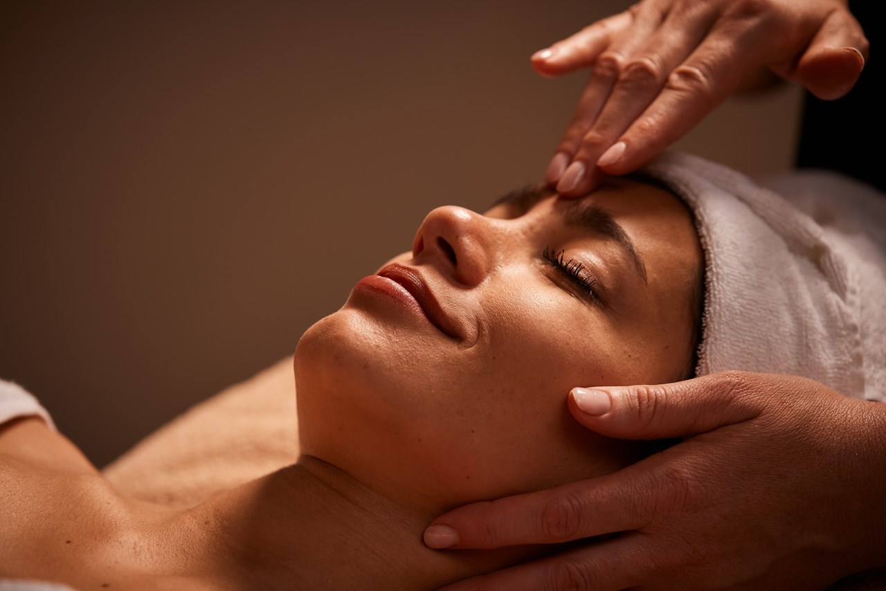 Hanusel Hof Behandlungen im Detail Straffende Augenbehandlung