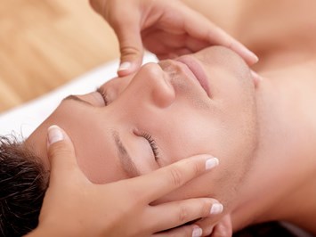 Hanusel Hof Massagen im Detail Kopf-Schulter-Nacken-Massage