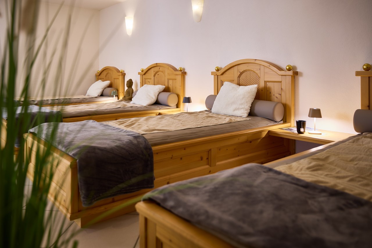 Hanusel Hof Saunen und Bäder im Detail Ruheraum mit Wasserbetten