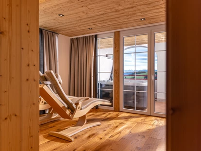 Wellnessurlaub - Fontanella - Hanusel Hof Wellness-Suite Infrarotliegen und Whirlpool  - Hanusel Hof
