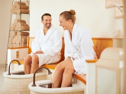 Wellnessurlaub - Fontanella - Fußsprudelbecken im Wellness-Bereich - Hanusel Hof