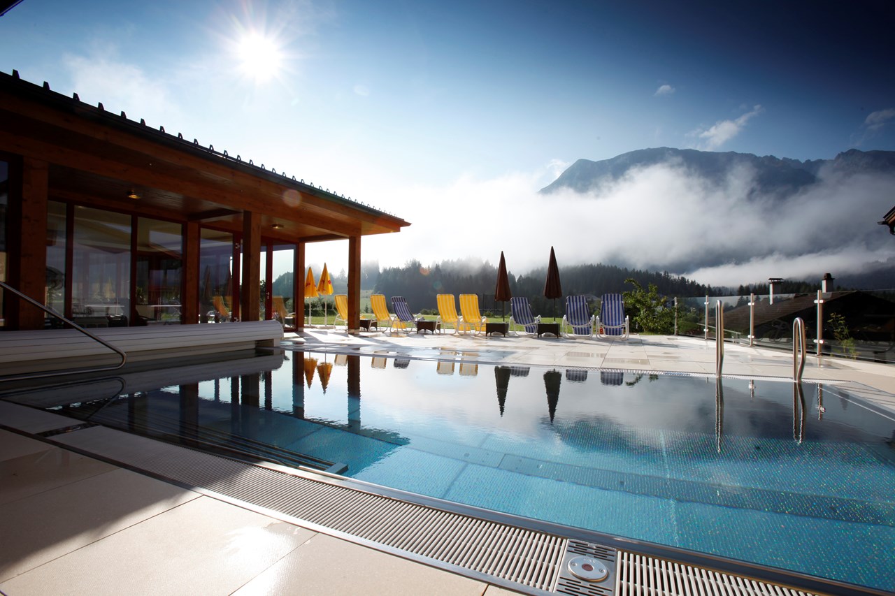 Hotel DER HECHL Saunen und Bäder im Detail  Aussenpool