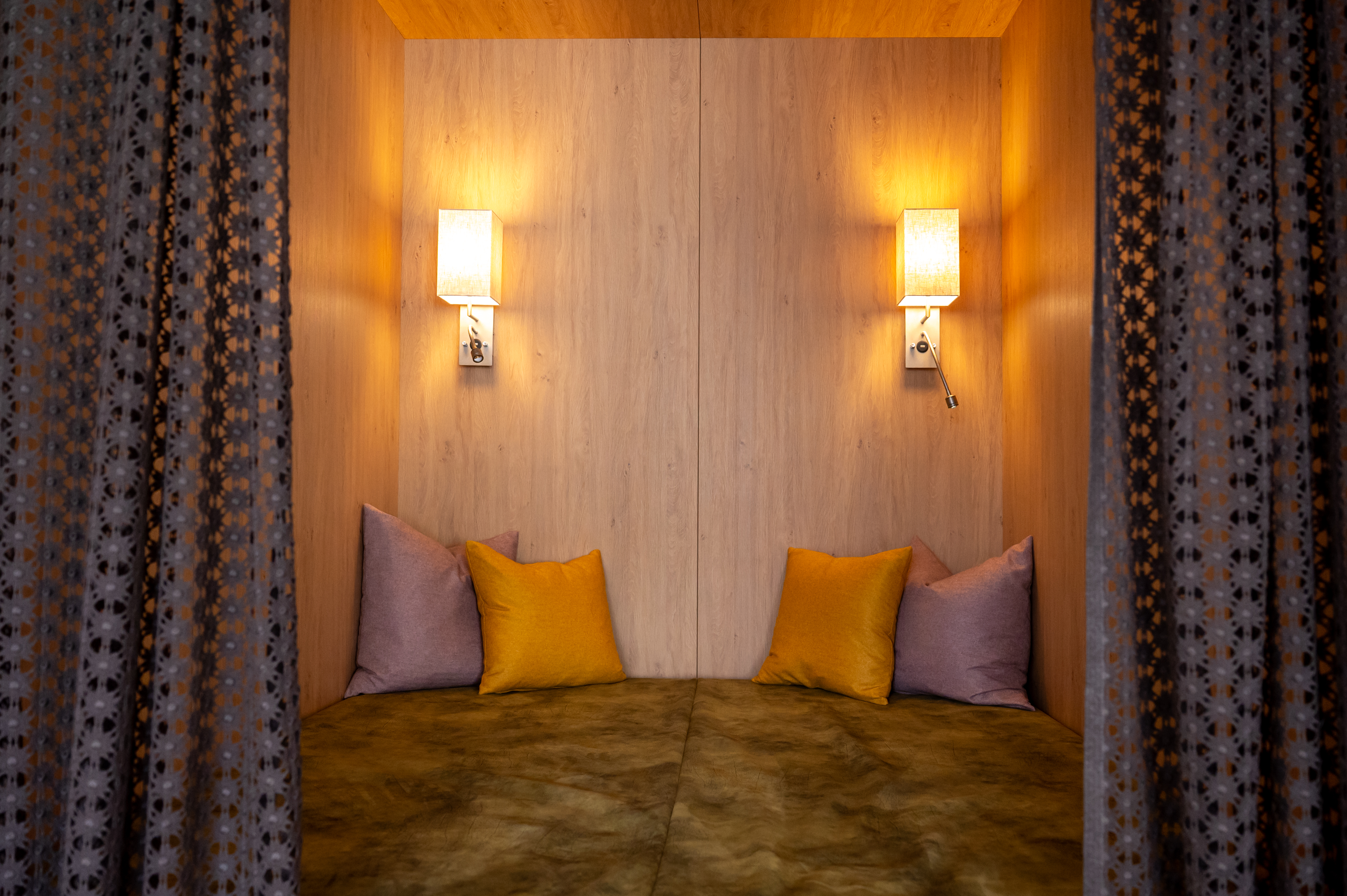 Wellnesshotel: Liegenischen im Ruheraum Garten - Hotel DER HECHL