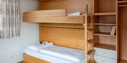 Wellnessurlaub - Hunde: auf Anfrage - Schöder - Familienzimmer - Wohnzimmer als Stockbett - Hotel DER HECHL