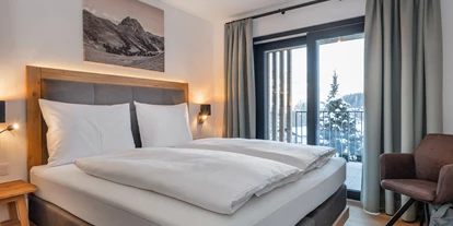 Wellnessurlaub - Pools: Innenpool - Stephanskirchen - AlpenParks Hotel & Apartment Taxacher Kirchberg in Tirol