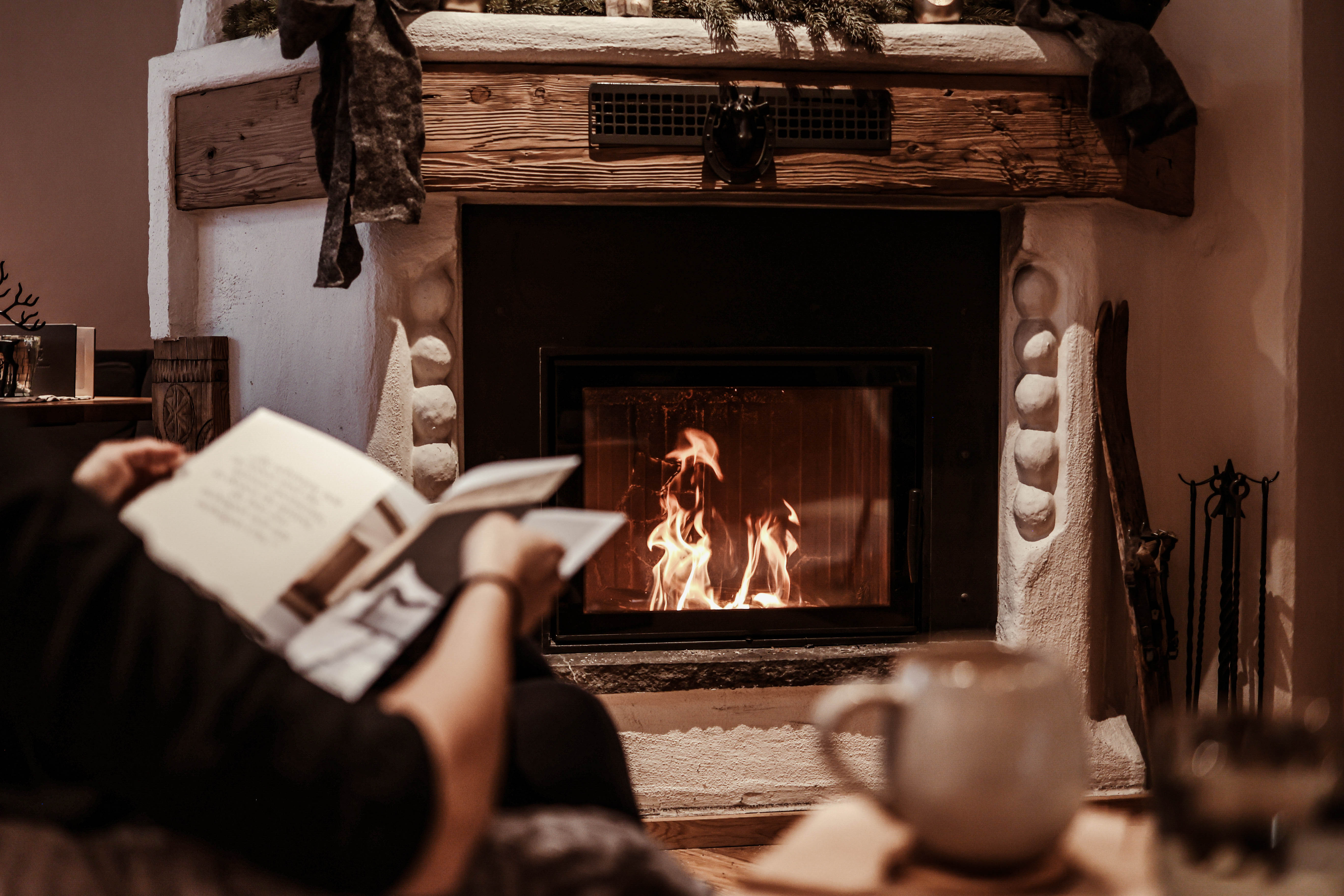 Wellnesshotel: Gemütliche Hotelbar mit offenem Kamin  - Hotel St. Georg zum See