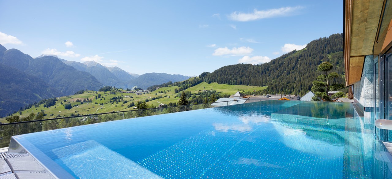 Hotel Tirol Behandlungen im Detail Aromaöl-Massage