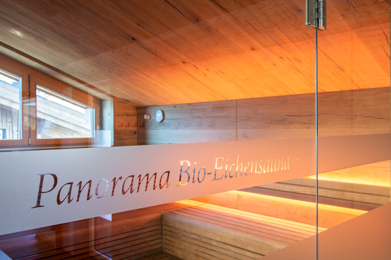 Hotel TIROL Saunen und Bäder im Detail Panorama-Bio-Eichensauna