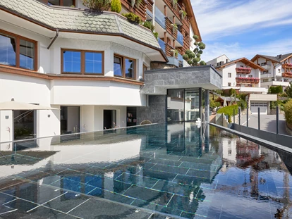 Wellnessurlaub - Sölden (Sölden) - Außenpool im ART-Aktiv-Spa - Hotel TIROL