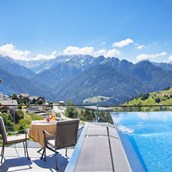 Wellnesshotel: Infinity Pool mit Sonnenterrasse  - Hotel Tirol