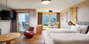 Wellnessurlaub - Rücken-Nacken-Massage - Themenzimmer TIROLERIN  - Hotel Tirol