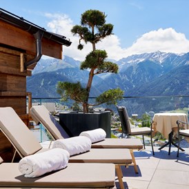 Wellnesshotel: Sonnenterrasse mit Bergblick  - Hotel Tirol