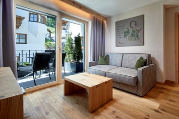 Wellnesshotel: Wohnbereich Themenzimmer Wäldgängerin  - Hotel Tirol
