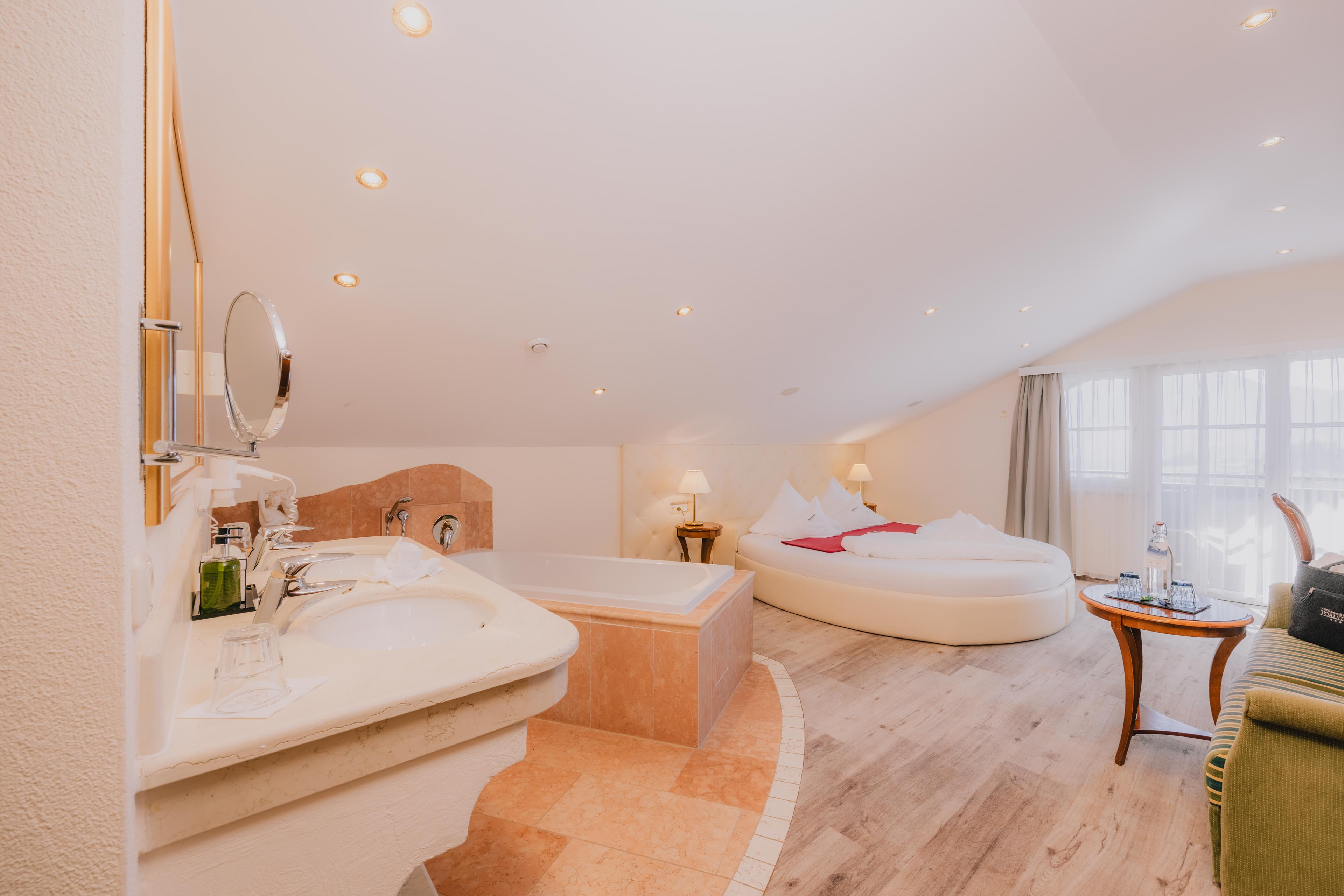 Wellnesshotel: Paradies-Suite Nr. 401 - mein romantisches Hotel Garni Toalstock - Zimmer | Suiten