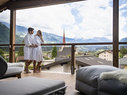 Wellnessurlaub - Fahrradverleih - Innsbruck - Mit den Dächern auf Augenhöhe:
Nur die Bergspitzen sind höher oben als du. - Hotel Wöscherhof