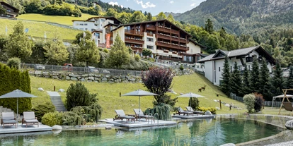 Wellnessurlaub - Fahrradverleih - Innsbruck - Hotelansicht mit Naturbadeteich - Wellnesshotel Jerzner Hof ****superior