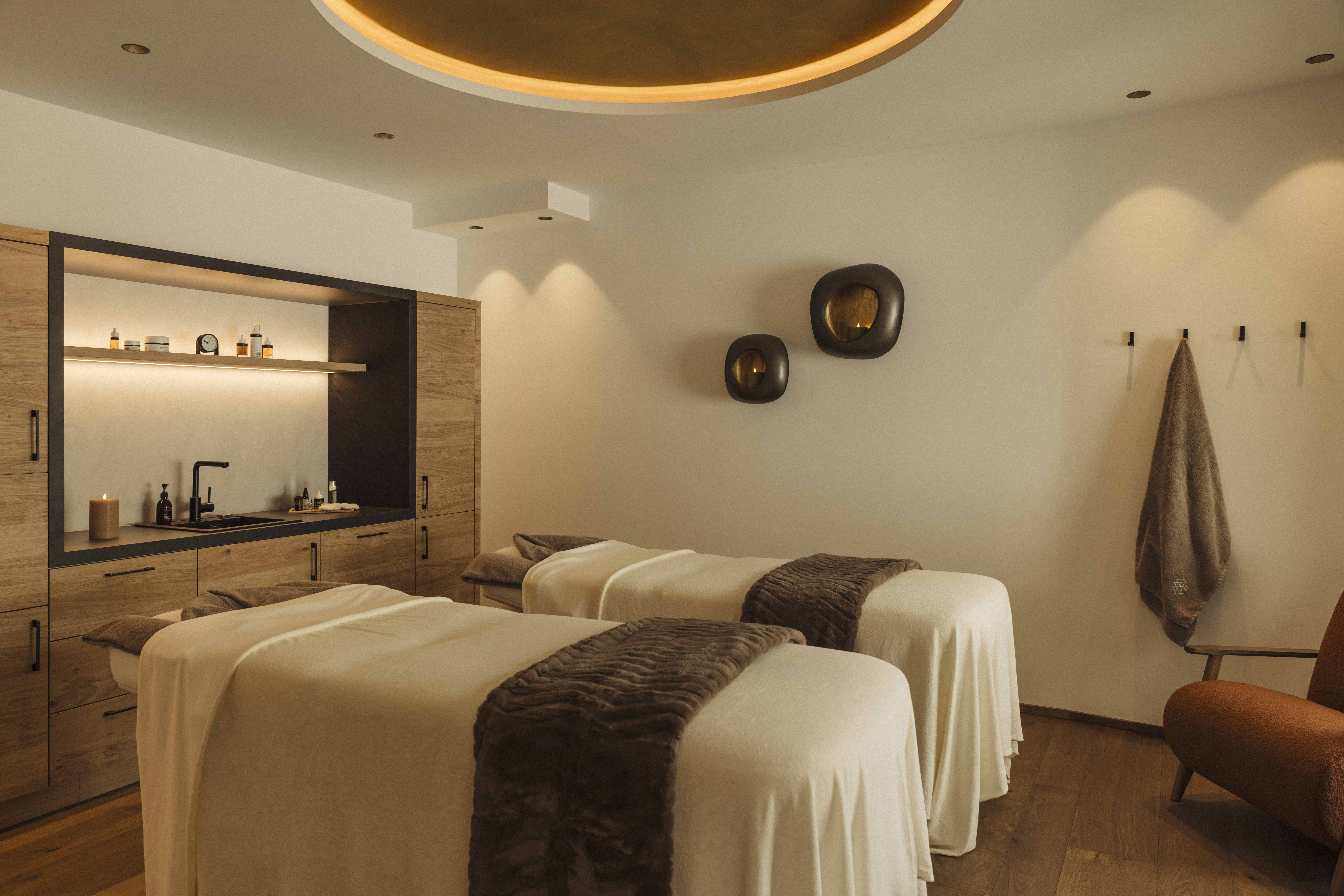 Kaiserlodge  Massagen im Detail Supreme Eye & Face Treatment