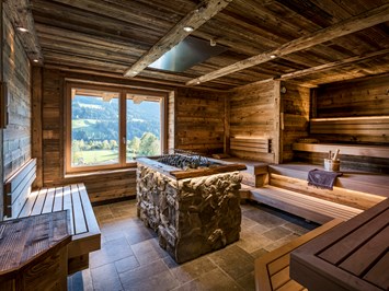 Kaiserlodge  Saunen und Bäder im Detail Saunieren mit Blick auf die Kitzbüheler Alpen