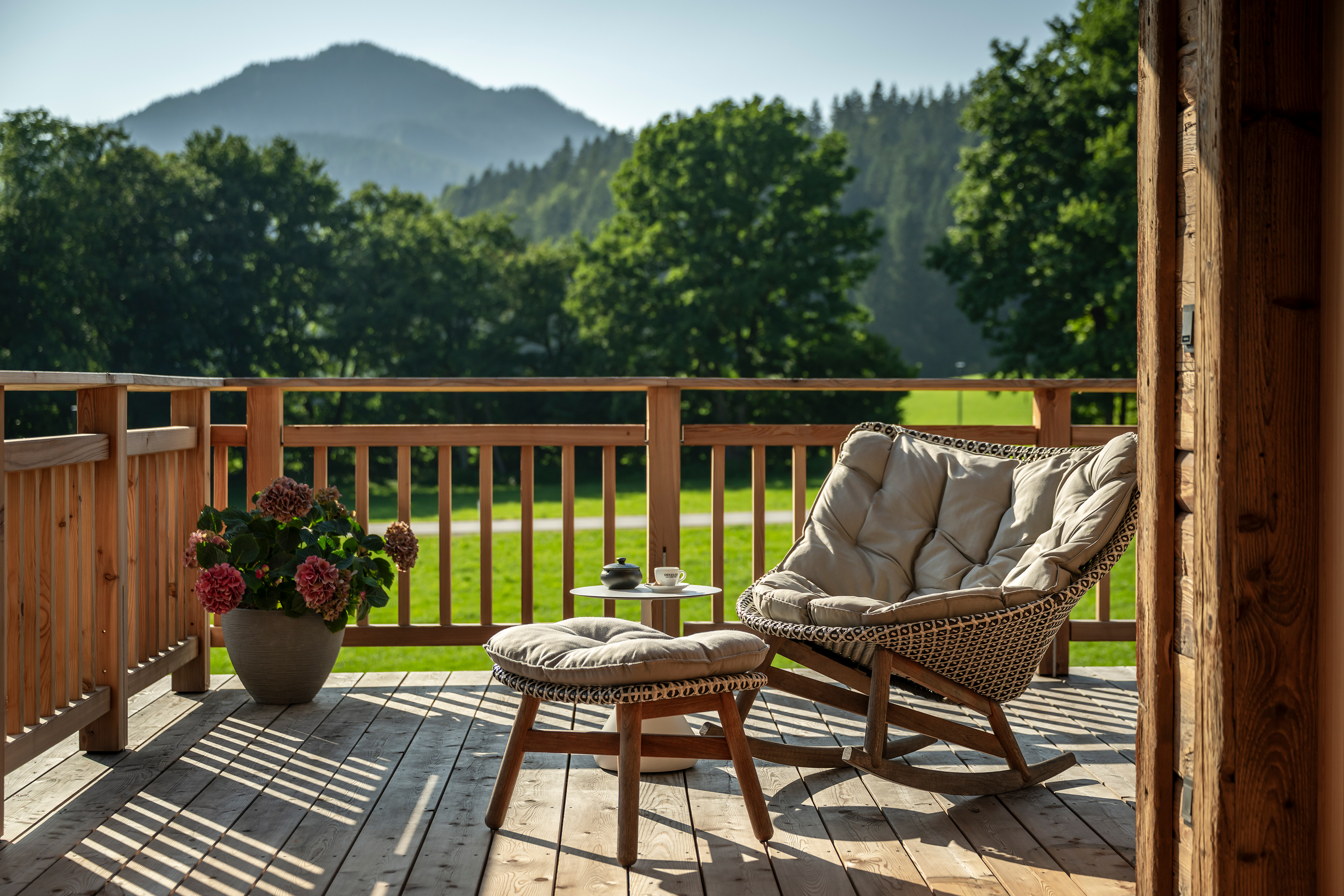 Wellnesshotel: Sonnenterrasse vom Natur-Chalet - Kaiserlodge 