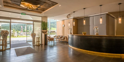 Wellnessurlaub - Pools: Innenpool - Stephanskirchen - Rezeptionsbereich - Alpenhotel Kaiserfels