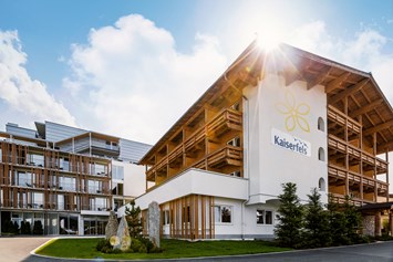 Wellnesshotel: Außenansicht Sommer - Sentido alpenhotel Kaiserfels