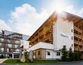 Wellnesshotel: Außenansicht Sommer - Sentido alpenhotel Kaiserfels
