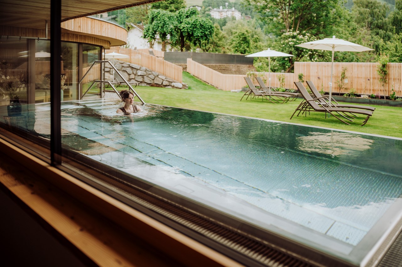Naturhotel Outside Saunen und Bäder im Detail Außenpool